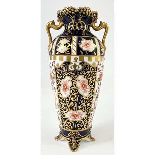10 - ANTIQUE ROYAL CROWN DERBY TWO HANDLED VASE DECORATED  IN THE  IMARI WITCHES PATTERN  6299 ON FOUR SC... 