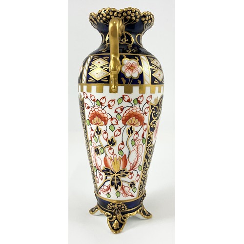 10 - ANTIQUE ROYAL CROWN DERBY TWO HANDLED VASE DECORATED  IN THE  IMARI WITCHES PATTERN  6299 ON FOUR SC... 
