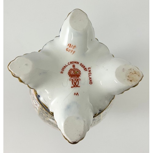 10 - ANTIQUE ROYAL CROWN DERBY TWO HANDLED VASE DECORATED  IN THE  IMARI WITCHES PATTERN  6299 ON FOUR SC... 
