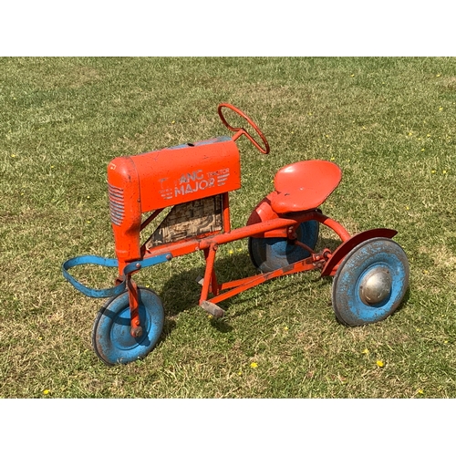  ORIGINAL METAL TRIANG MAJOR TRACTOR 3 WHEEL PEDAL CAR IN RED / ORANGE WITH BLUE / TURQUOISE WHEELS,