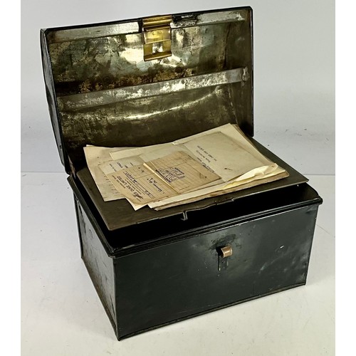  RAILWAY DRIVERS SNAP LUNCH BOX MADE BY DUKE LTD OF GRIMSBY, WITH ORIGINAL RECEIPT 1950, BRASS PLATE,... 