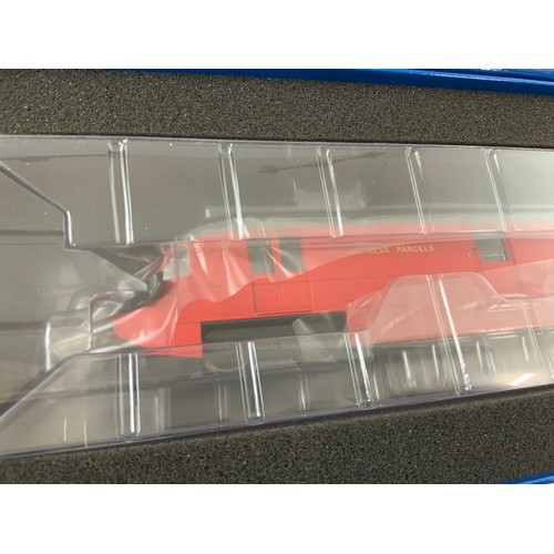  DAPOL, 00 GAUGE BOXED, APPEARS AS NEW BNIB, STREAMLINED RAILCAR 17 EXPRESS PARCELS BR CRIMSON