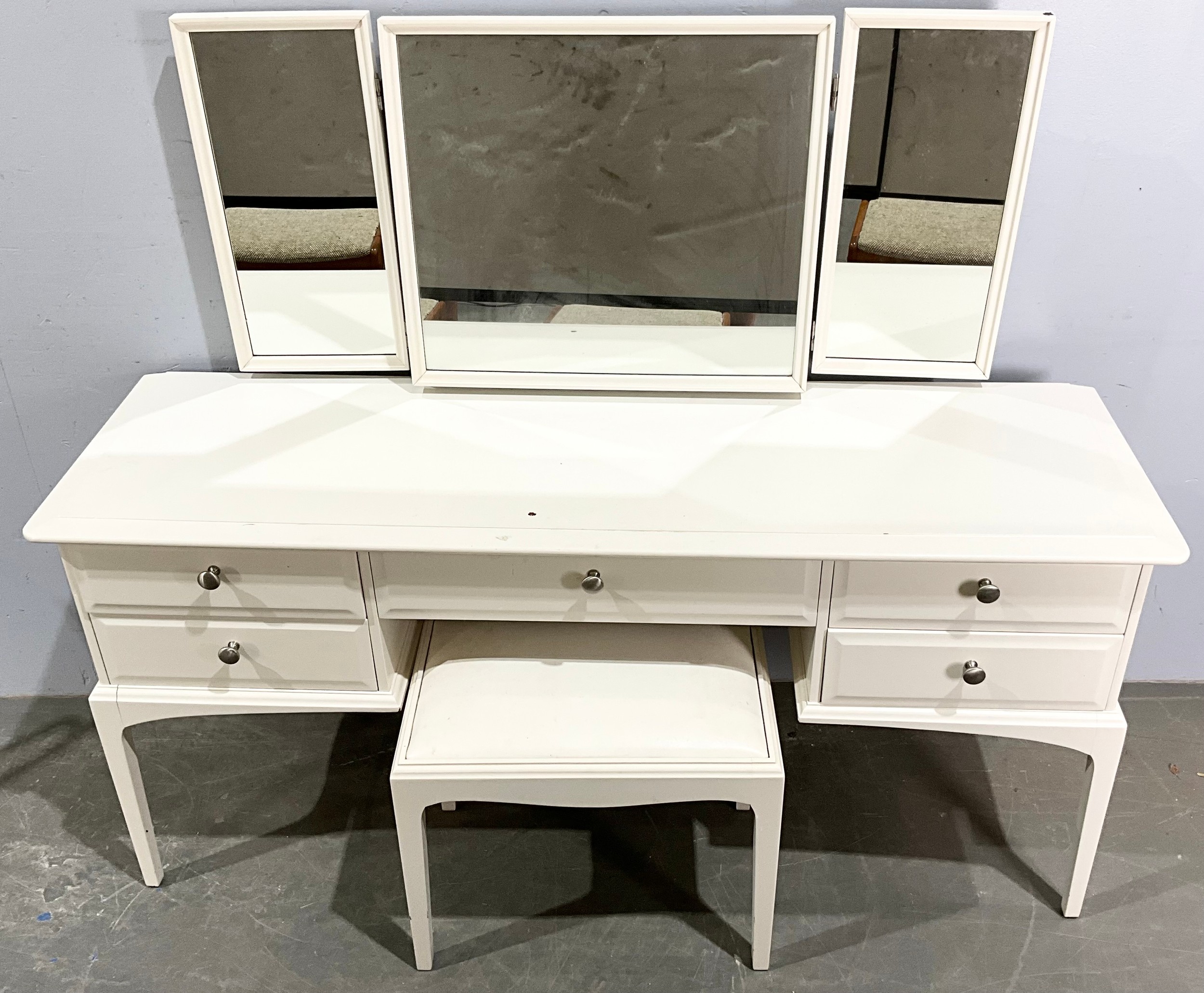 WHITE DRESSING TRIPLE MIRRORED DRESSING TABLE WITH MATCHING STOOL WIDTH ...
