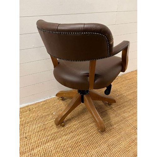 107 - A contemporary captains desk chair