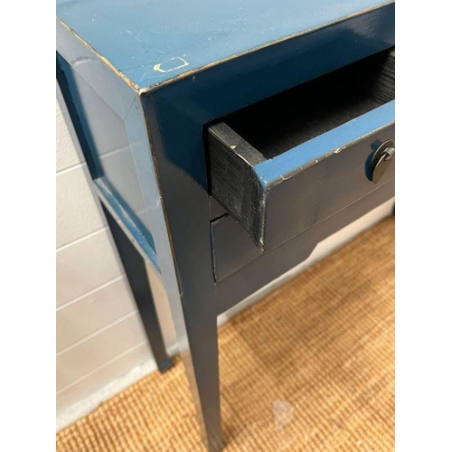 117 - A contemporary hall table in the style of a Chinese lacquered console (H62cm W90cm D25cm)