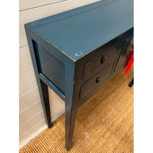 117 - A contemporary hall table in the style of a Chinese lacquered console (H62cm W90cm D25cm)