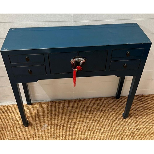 117 - A contemporary hall table in the style of a Chinese lacquered console (H62cm W90cm D25cm)
