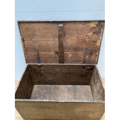131 - An oak three panelled top trunk with wrought iron handles. (88cm W x 50cm d x 44cm H)