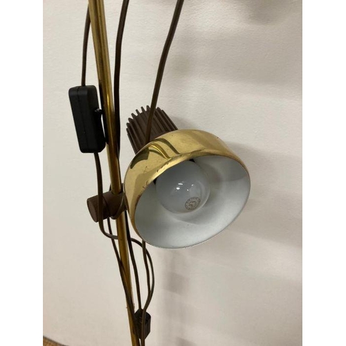 272 - A twin spotlight floor lamp (H146cm)
