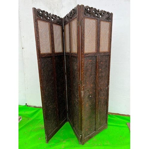 100 - Three panel room divider with caned work to top (H180cm W57cm per panel)