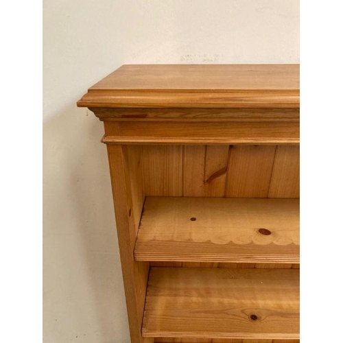 157 - A pine four shelf bookcase (H108cm W120cm D23cm)