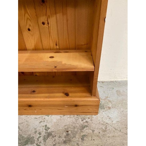 157 - A pine four shelf bookcase (H108cm W120cm D23cm)