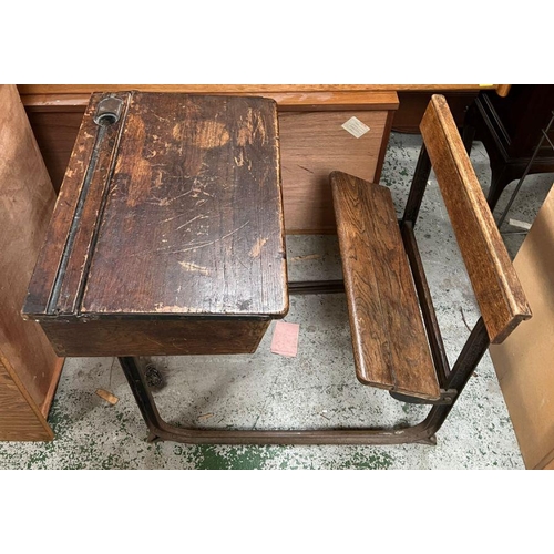 186 - A Victorian children's school desk