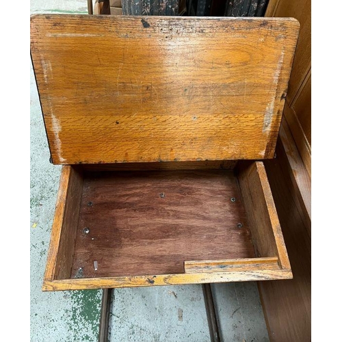 186 - A Victorian children's school desk