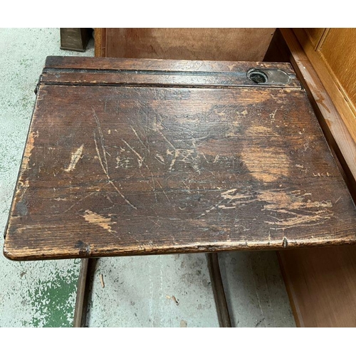 186 - A Victorian children's school desk