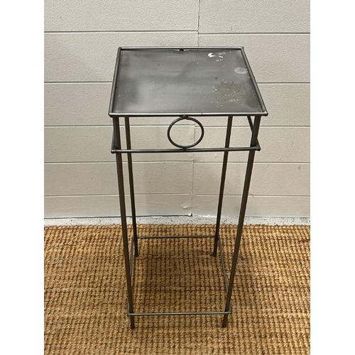 189 - A small metal side table