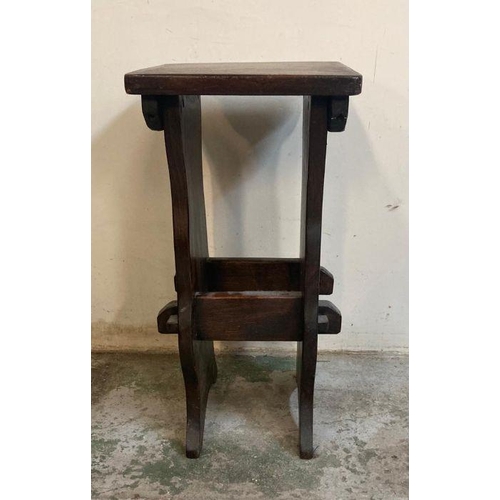 19 - An oak side table with two cross stretchers (H74cm)