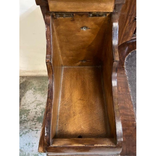 219 - An Edwardian carlton house desk with brown leather top