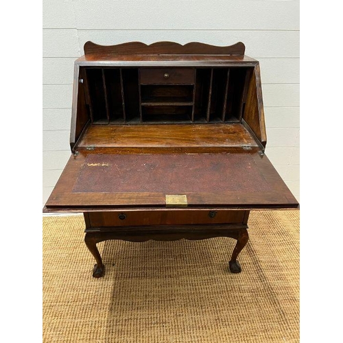 221 - A mahogany bureau, the fall enclosing interior fitted above three long drawers (H100cm W75cm D43cm)