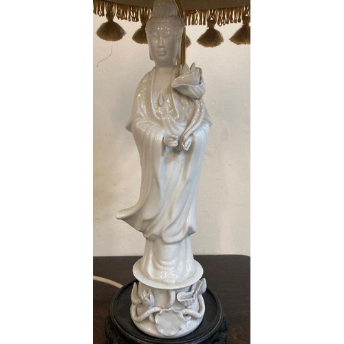 244 - A Chinese style ceramic figurine table lamp