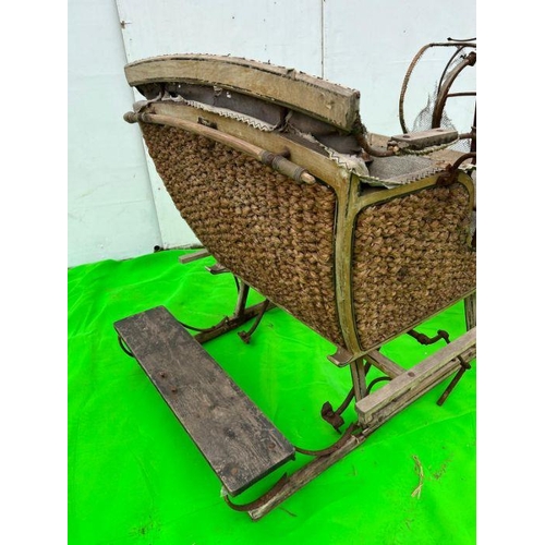 263 - A wooden and woven original sledge carriage (H125cm W220cm D140cm)