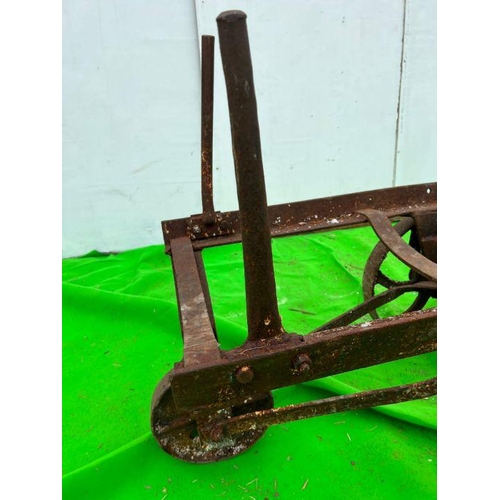 273 - A metal chassis for a wagon possibly barrels brewery (H89cm W170cm D61cm)