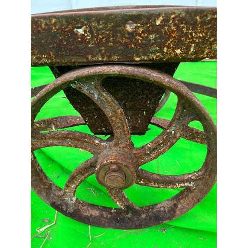 273 - A metal chassis for a wagon possibly barrels brewery (H89cm W170cm D61cm)