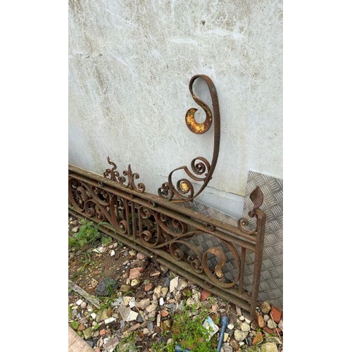 275 - Reclaimed metal scrolling iron work panels (W270cm X 2 W440cm X1)