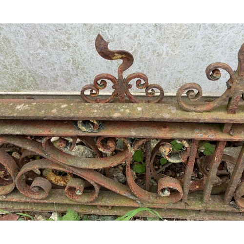 275 - Reclaimed metal scrolling iron work panels (W270cm X 2 W440cm X1)