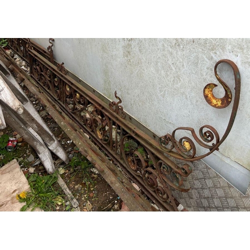 275 - Reclaimed metal scrolling iron work panels (W270cm X 2 W440cm X1)