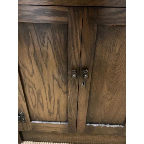 32 - An oak carved Arts and Crafts style bar with Palace of Westminster motif and two stools (H107cm W150... 