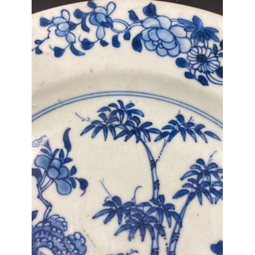 385 - An 18th Century Chinese Blue and white plate with floral design. (23.5cm Diameter)