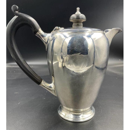 400 - A silver coffee pot, by Mappin & Webb, hallmarked for Sheffield 1940 (Approximate Total Weight 390g)