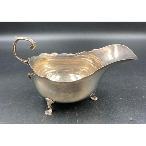 414 - A silver sauce boat on three hoof feet, hallmarked for Chester, dated 1905 by Haseler Brothers