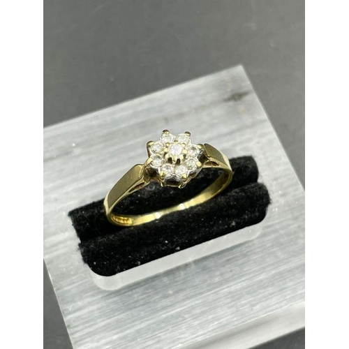 446 - An 18ct gold diamond ring, approximate total weight 2.2g