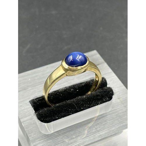 448 - A blue stone ring marked 585, approximate total weight 2.9g