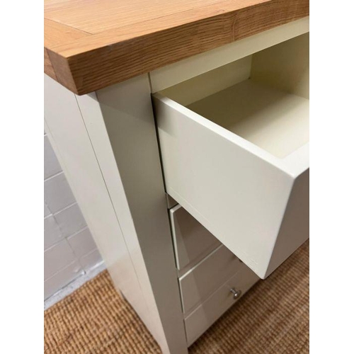 46 - A contemporary two over three chest of drawers by Roseland (H90cm W85cm D37cm)