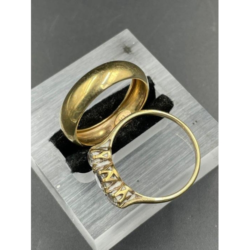 461 - A 9ct gold wedding band and a 9ct white three stone ring. (Approximate Total weight 3.9g)