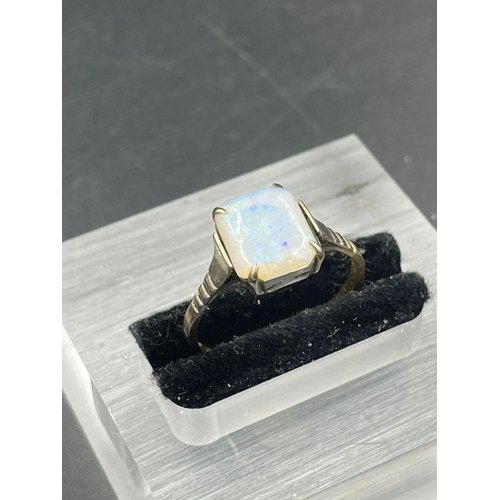 469 - A 9ct gold and opal ring