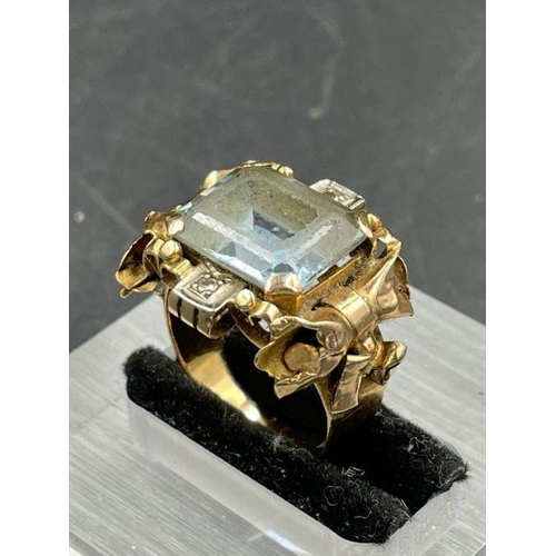 478 - An antique aquamarine and diamond ring on 18ct gold Size P