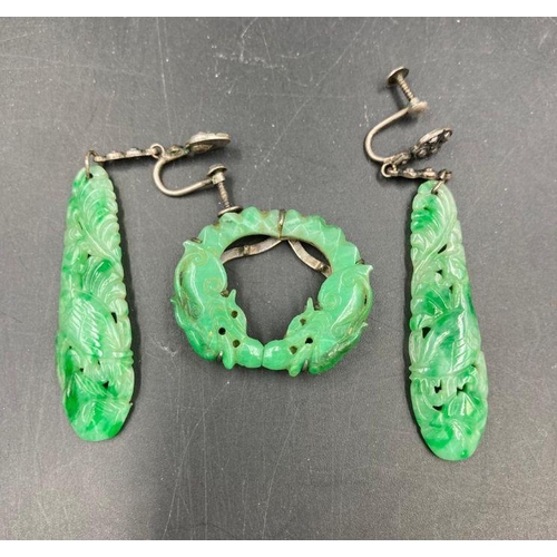 482 - A Jade brooch and earring set.