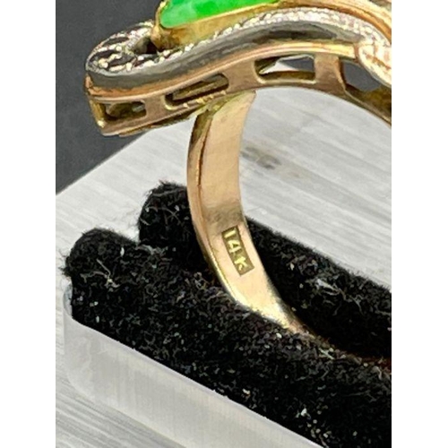 488 - A 14ct gold ring with central Jade stone Size M