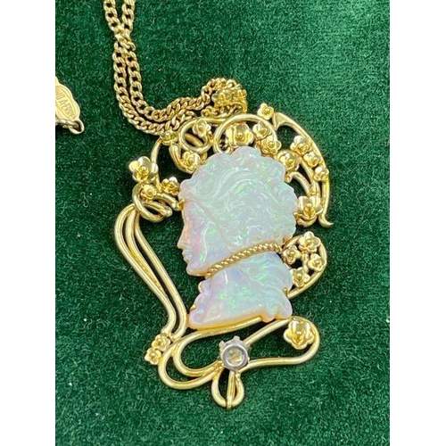 491 - An 18ct gold Victorian style necklace with an opal centre carved stone