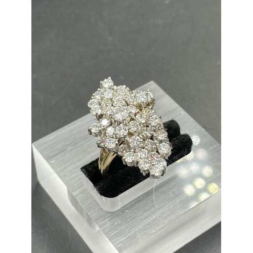 494 - An 18ct gold diamond ring