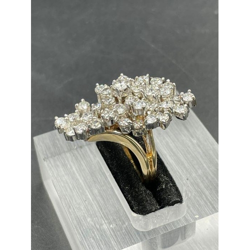 494 - An 18ct gold diamond ring