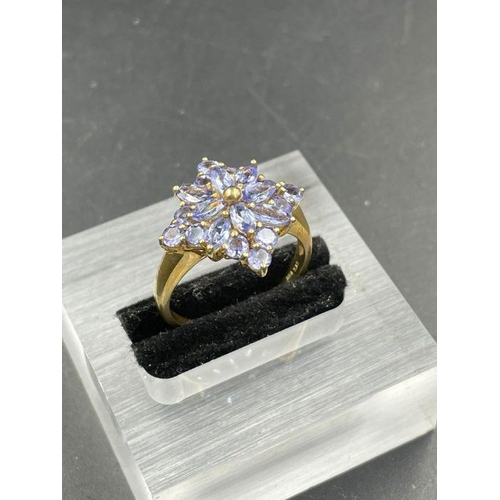 497 - A 10k yellow gold ring with aquamarine style stones.