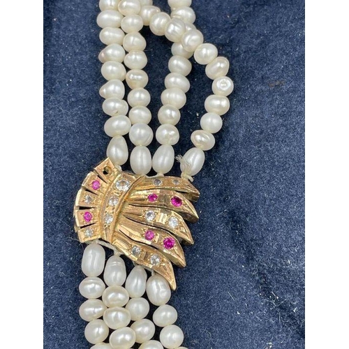 500 - A pearl necklace with a 15ct gold pendant