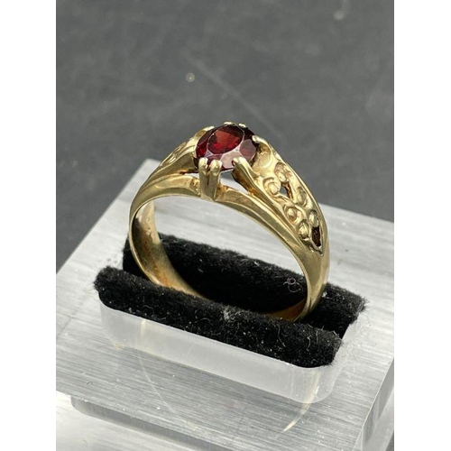 503 - An antique garnet and 9ct gold ring (Approximate Total Weight 4.7g) Size V