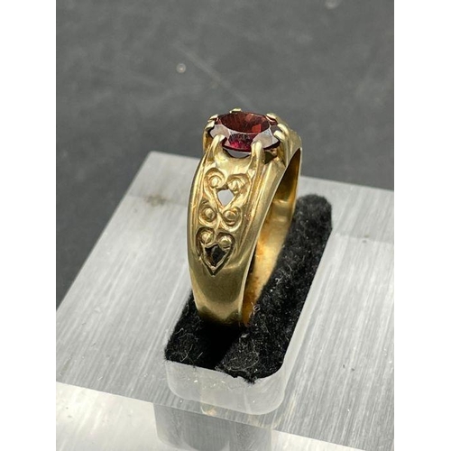 503 - An antique garnet and 9ct gold ring (Approximate Total Weight 4.7g) Size V