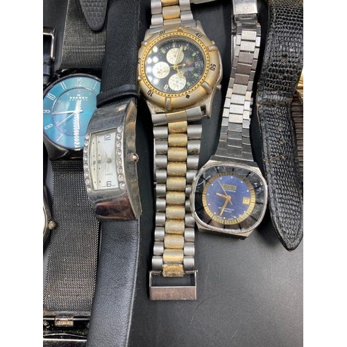 522 - A large selection of wristwatches, various makers and styles.